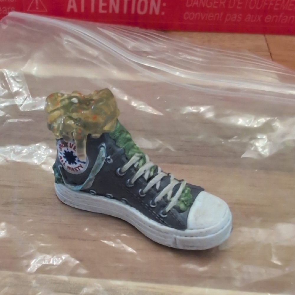 Zuru Mega Gross Mini - Snotverse Sneaker STINKY RARE